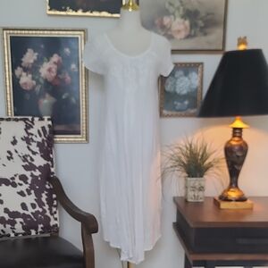 Fashion Force embroidered White Midi Dress